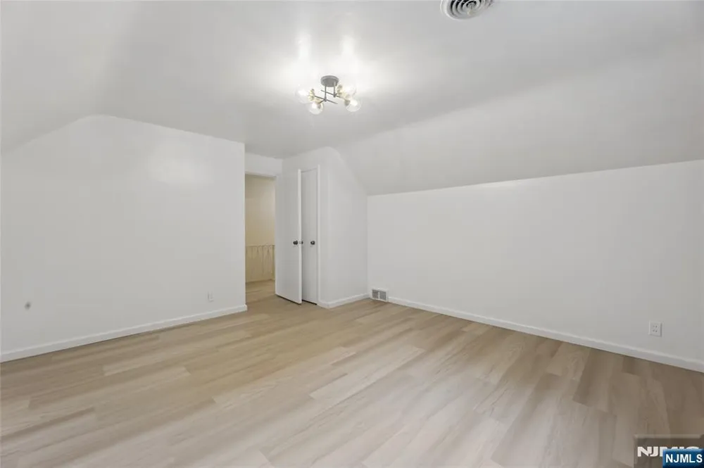 26 Glenwood Road Tenafly, NJ 07670