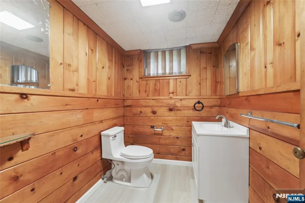 26 Glenwood Road Tenafly, NJ 07670