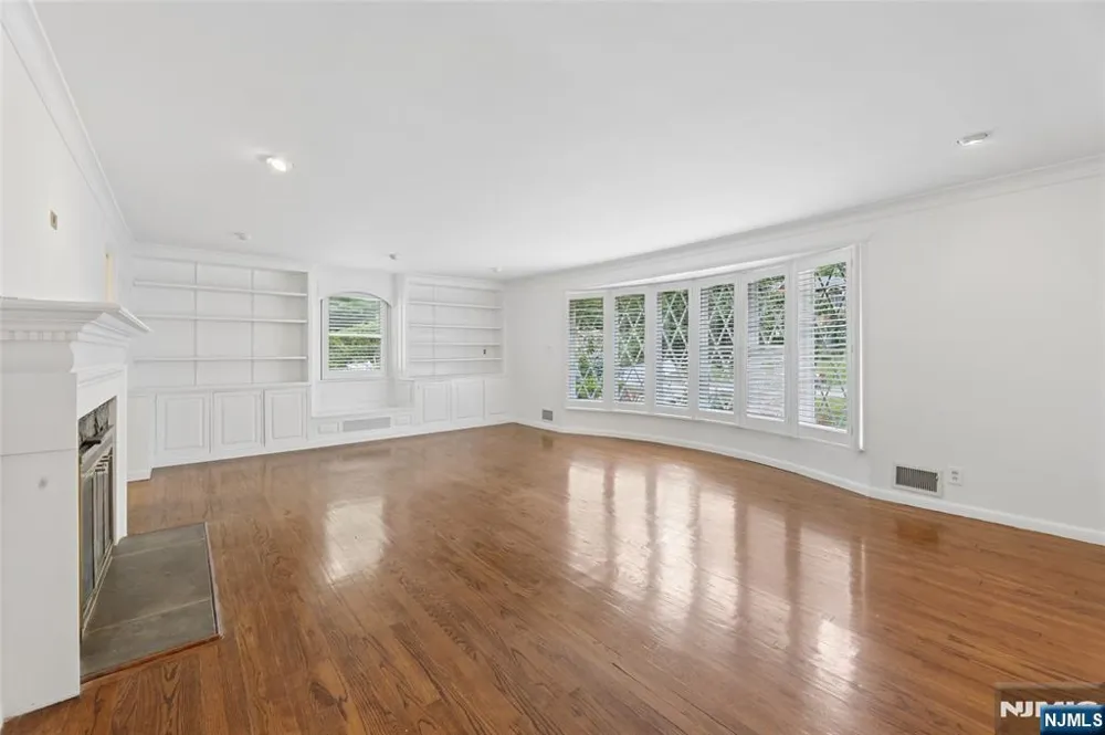 26 Glenwood Road Tenafly, NJ 07670