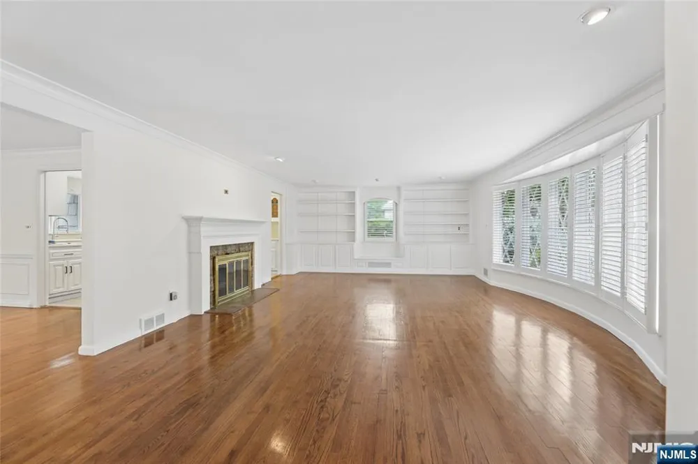 26 Glenwood Road Tenafly, NJ 07670