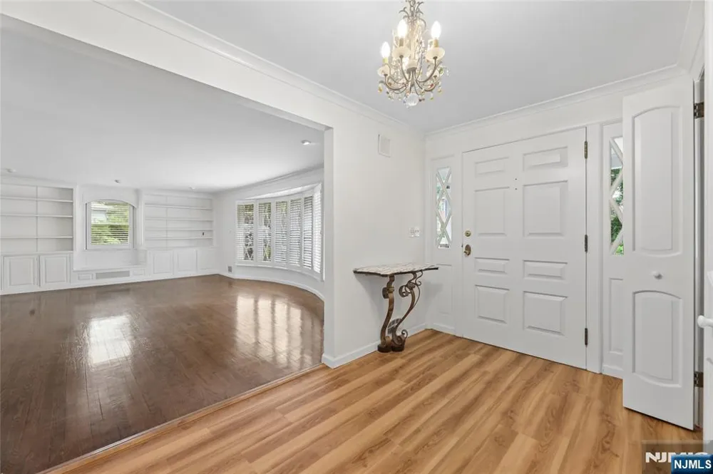 26 Glenwood Road Tenafly, NJ 07670