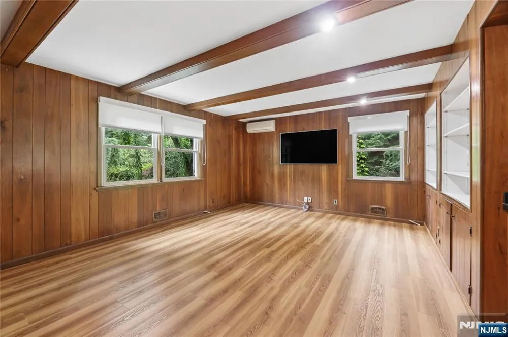26 Glenwood Road Tenafly, NJ 07670