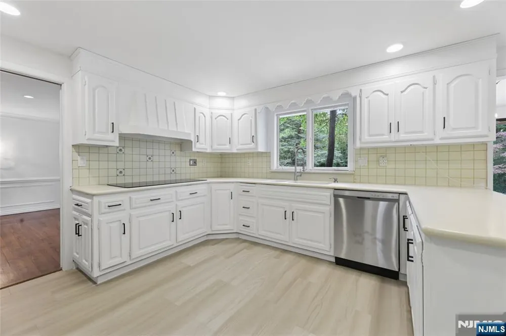 26 Glenwood Road Tenafly, NJ 07670
