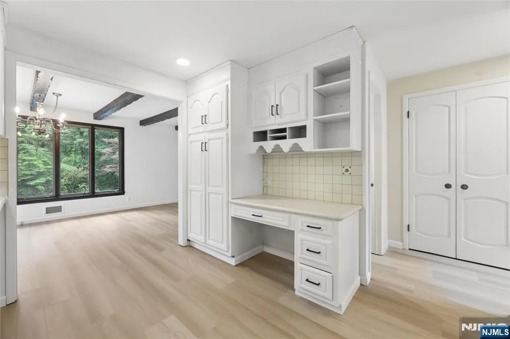 26 Glenwood Road Tenafly, NJ 07670