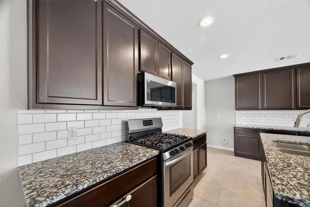 718 Harvest Bluff Drive Rosharon, TX 77583