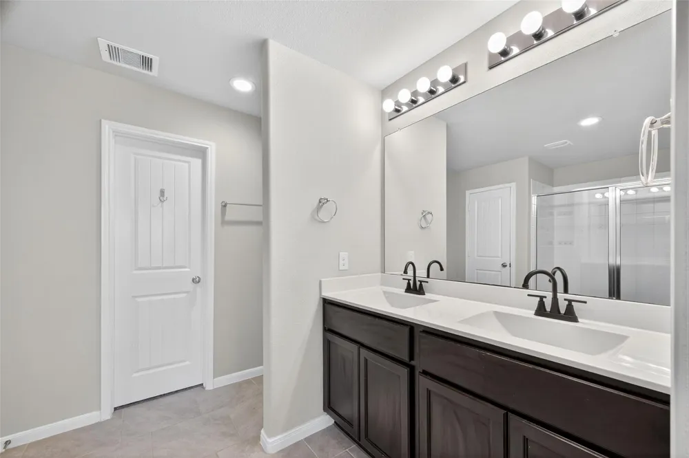 718 Harvest Bluff Drive Rosharon, TX 77583