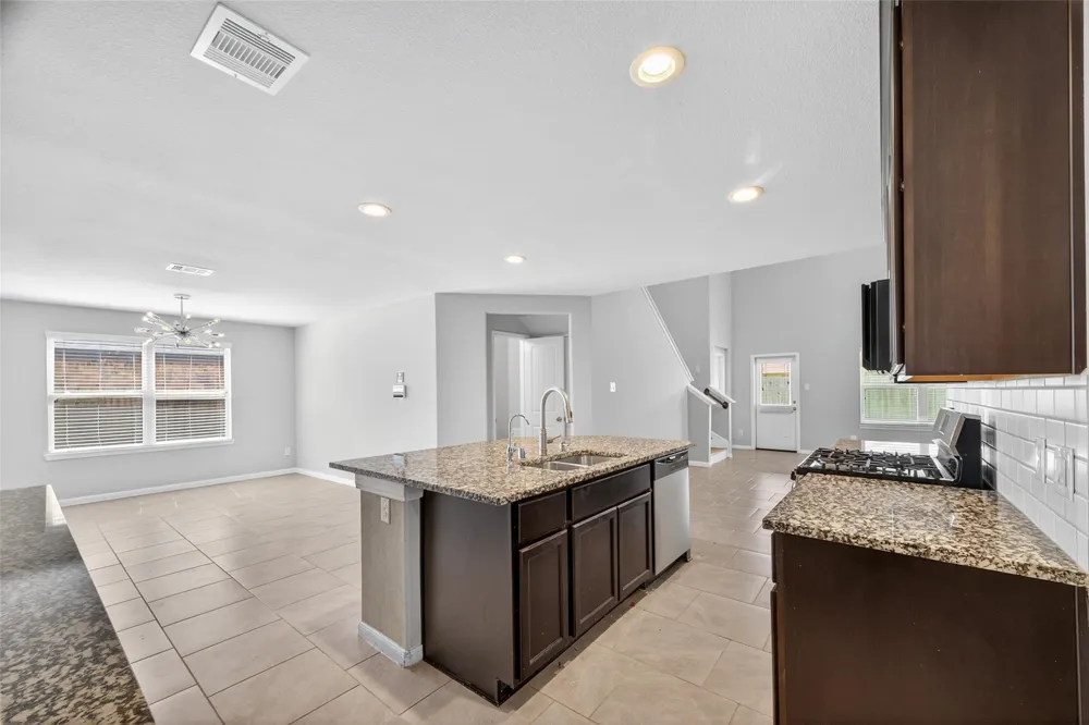 718 Harvest Bluff Drive Rosharon, TX 77583
