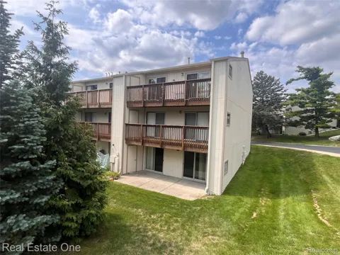 1653 Riverside Drive