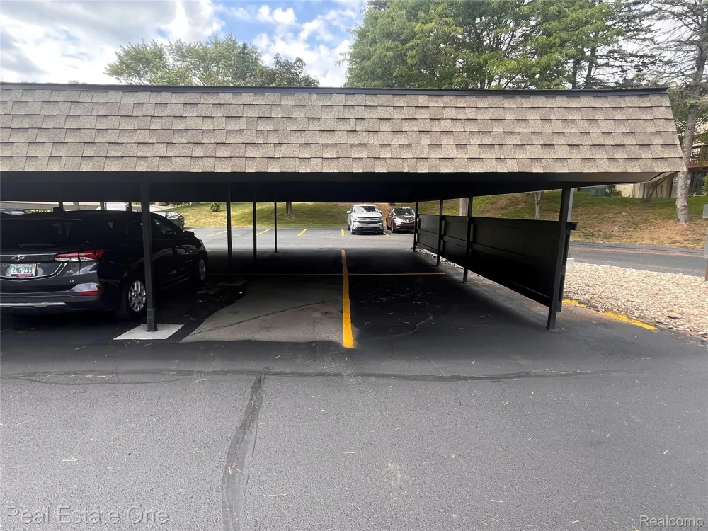 1653 Riverside Drive Rochester Hills City, MI 48309