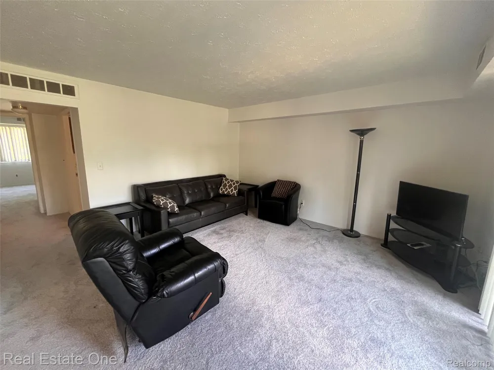 1653 Riverside Drive Rochester Hills City, MI 48309