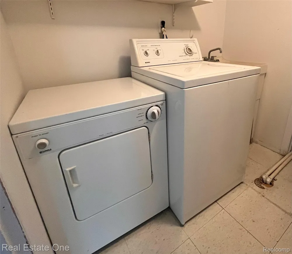 1653 Riverside Drive Rochester Hills City, MI 48309