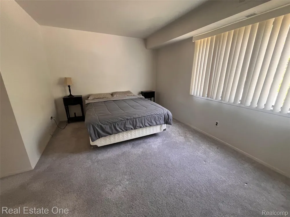 1653 Riverside Drive Rochester Hills City, MI 48309
