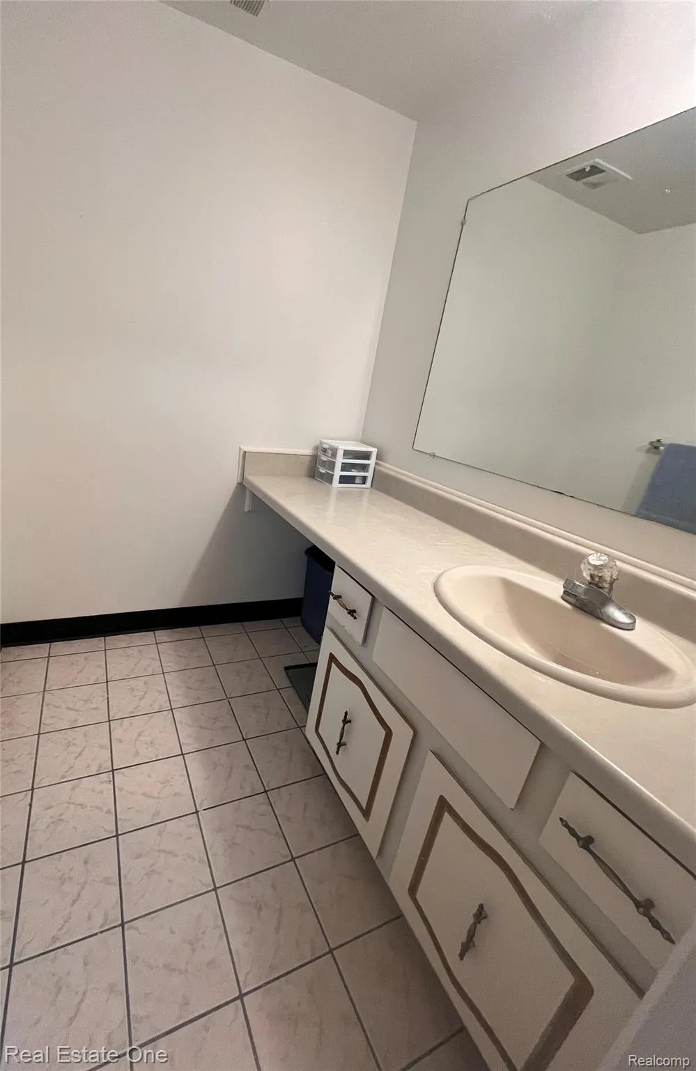 1653 Riverside Drive Rochester Hills City, MI 48309