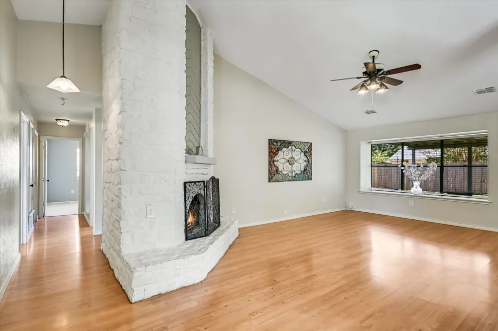 1602 E Messick Loop Round Rock, TX 78681