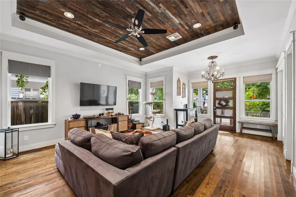 1105 Tabor Street Houston, TX 77009