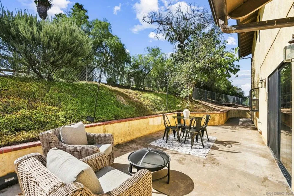 4286 Via De Los Cepillos Bonsall, CA 92003
