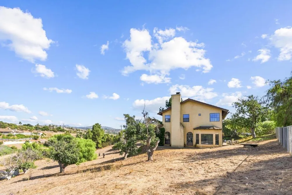 4286 Via De Los Cepillos Bonsall, CA 92003