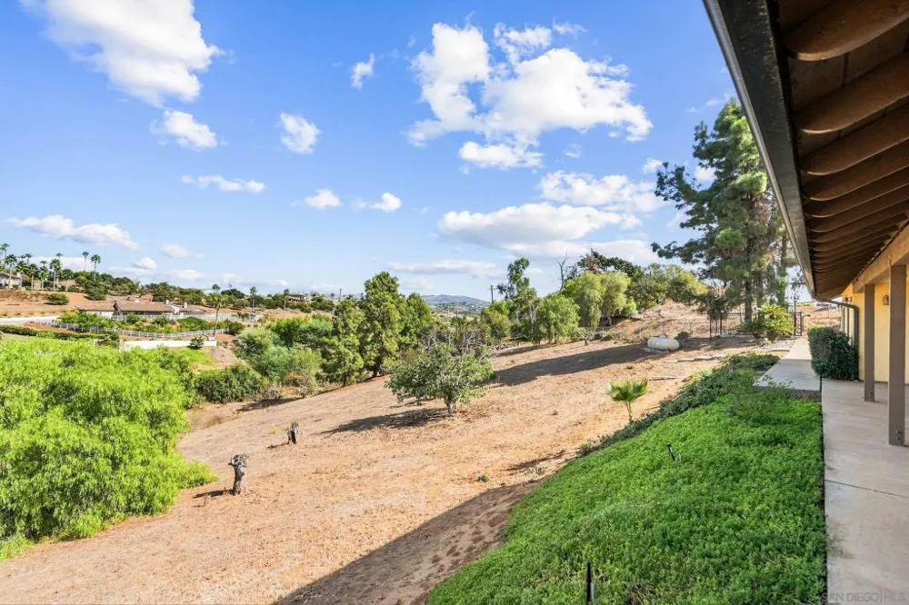 4286 Via De Los Cepillos Bonsall, CA 92003