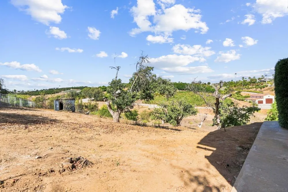 4286 Via De Los Cepillos Bonsall, CA 92003