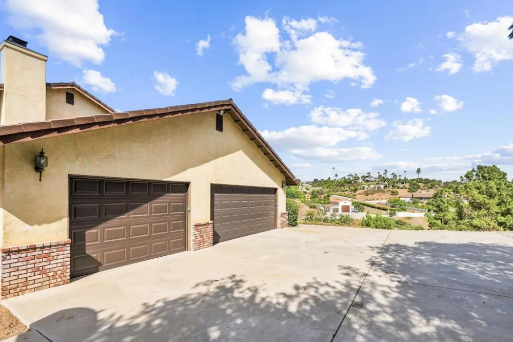 4286 Via De Los Cepillos Bonsall, CA 92003