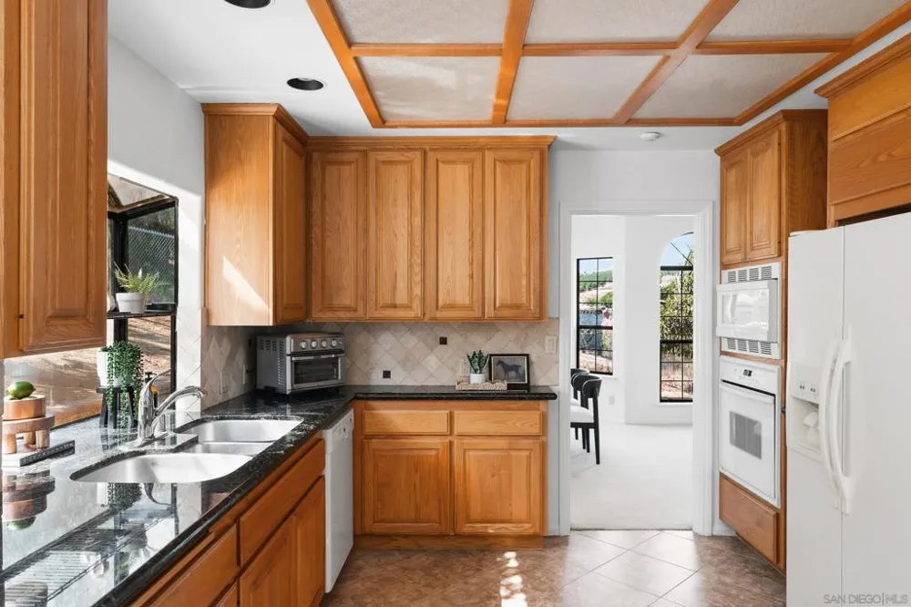 4286 Via De Los Cepillos Bonsall, CA 92003