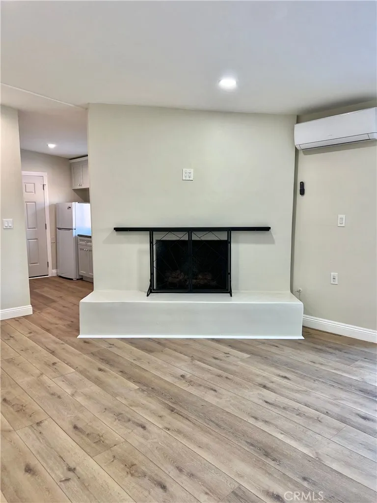 19145 Jovan Tarzana, CA 91335