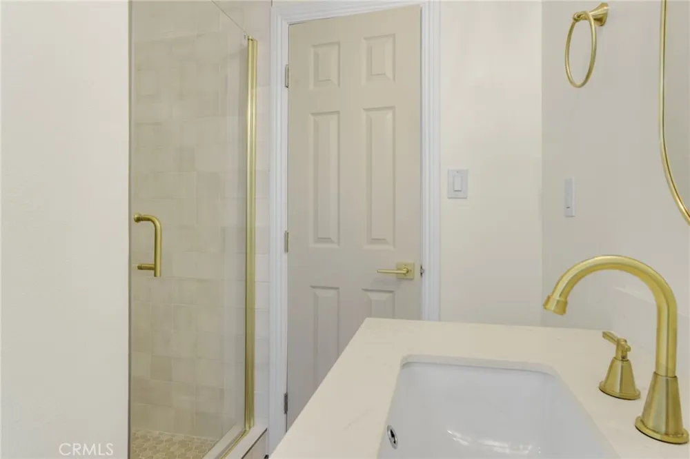 19145 Jovan Tarzana, CA 91335