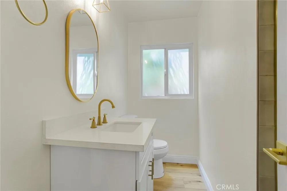 19145 Jovan Tarzana, CA 91335