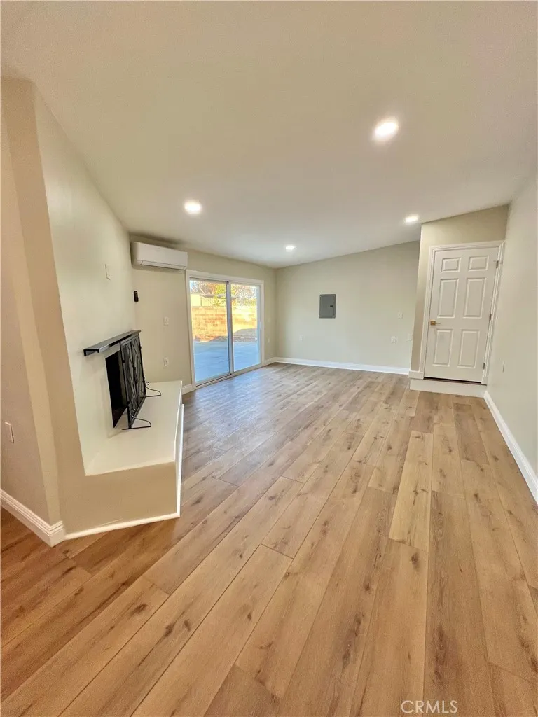 19145 Jovan Tarzana, CA 91335