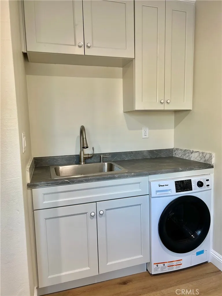 19145 Jovan Tarzana, CA 91335