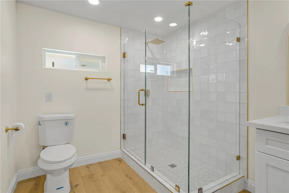 19143 Jovan Tarzana, CA 91335