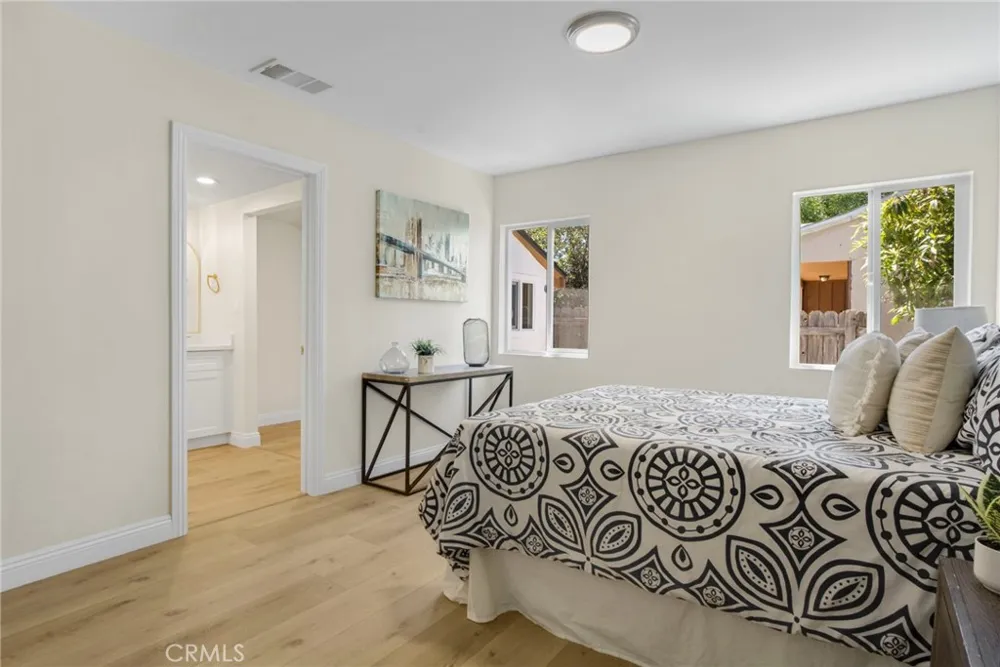 19143 Jovan Tarzana, CA 91335