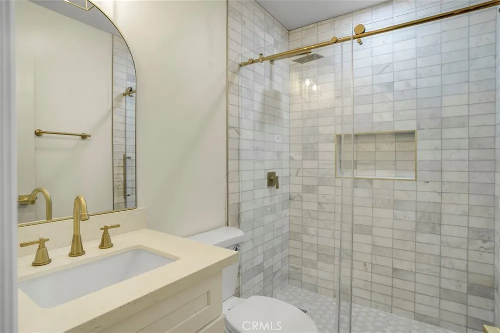 19143 Jovan Tarzana, CA 91335