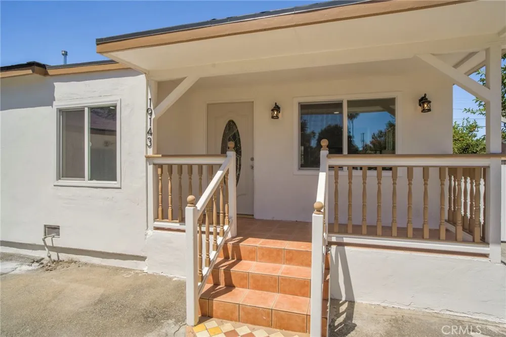 19143 Jovan Tarzana, CA 91335