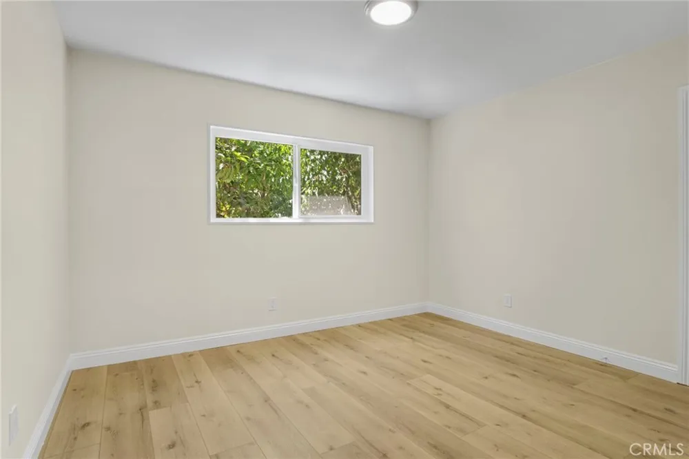 19143 Jovan Tarzana, CA 91335