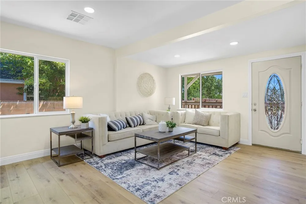 19143 Jovan Tarzana, CA 91335