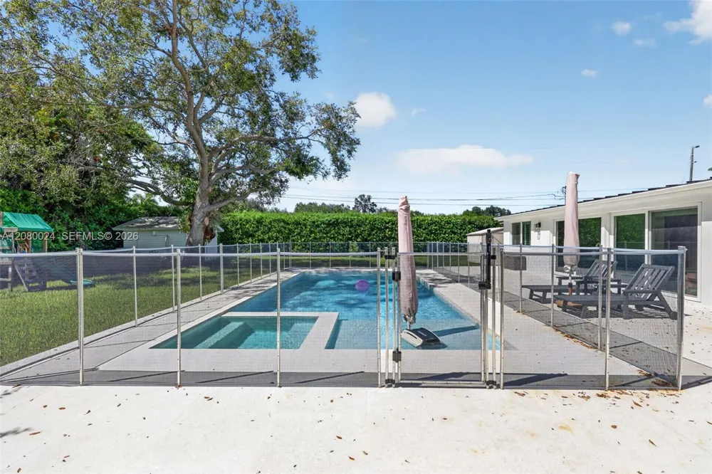 14220 SW 86th Ave Palmetto Bay, FL 33158