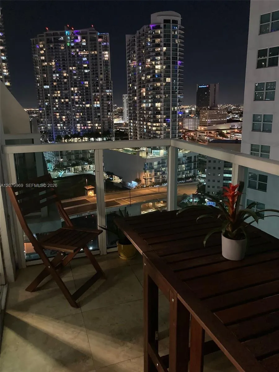 41 SE 5th St #1311 Miami, FL 33131