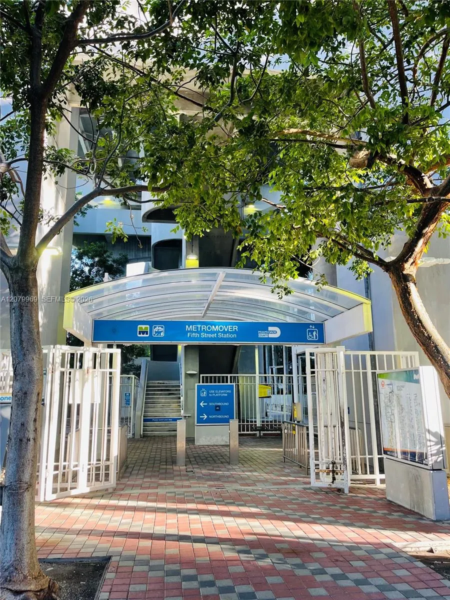 41 SE 5th St #1311 Miami, FL 33131