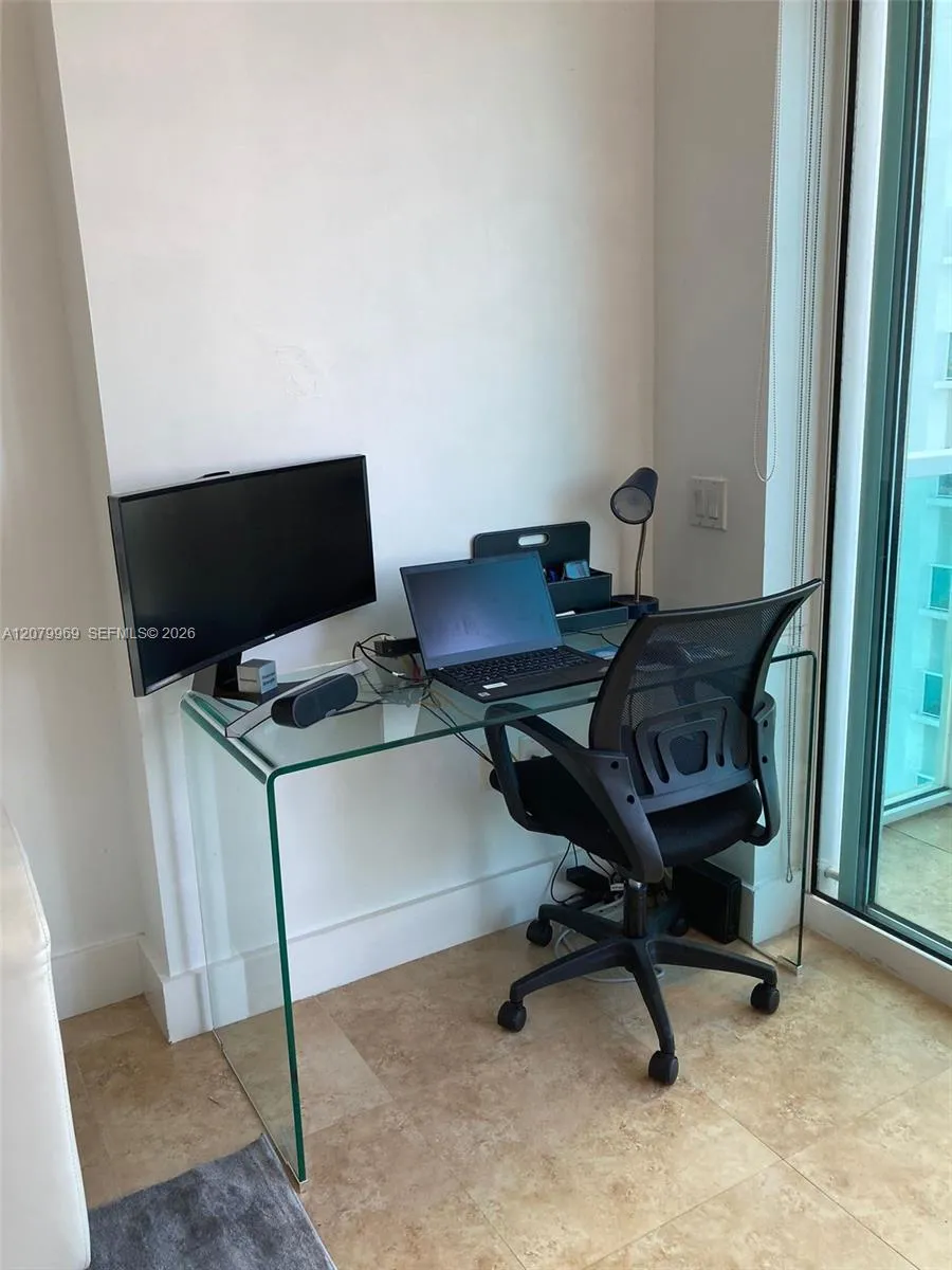 41 SE 5th St #1311 Miami, FL 33131