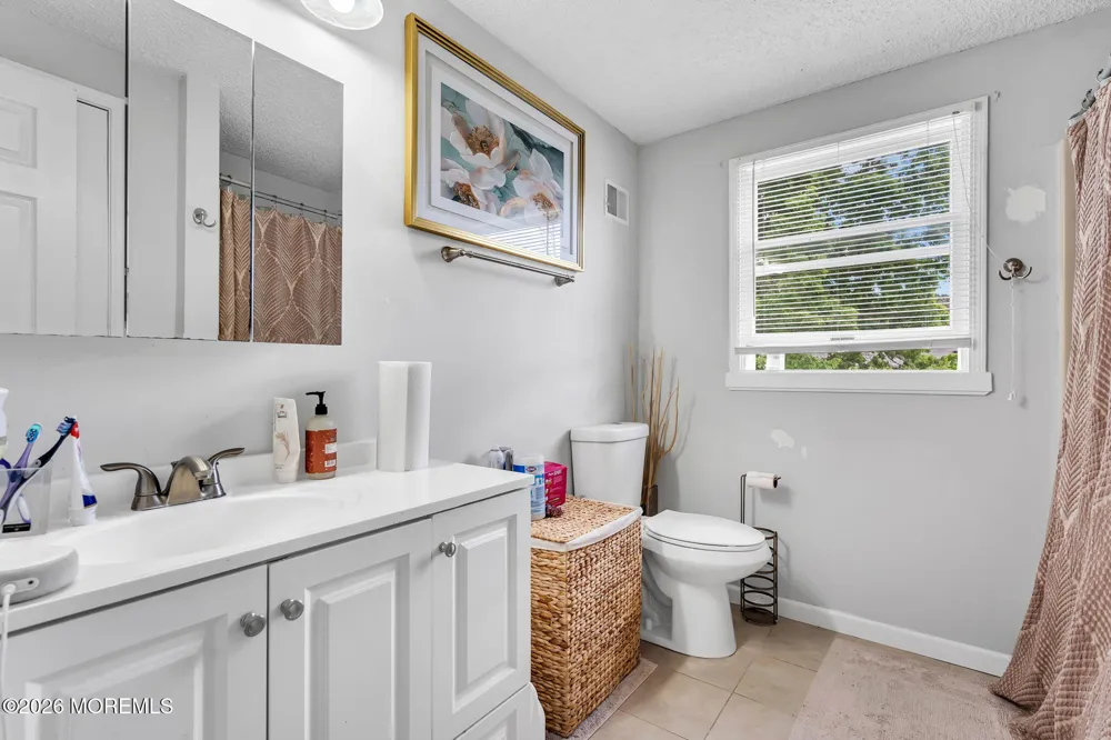 22 Compass Lane Barnegat, NJ 08005