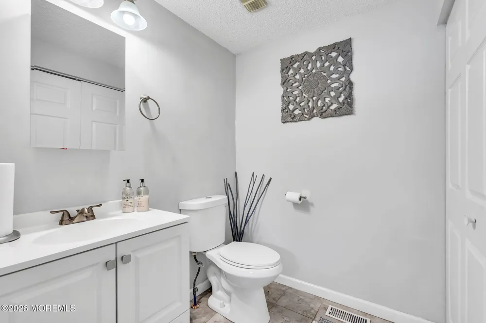 22 Compass Lane Barnegat, NJ 08005