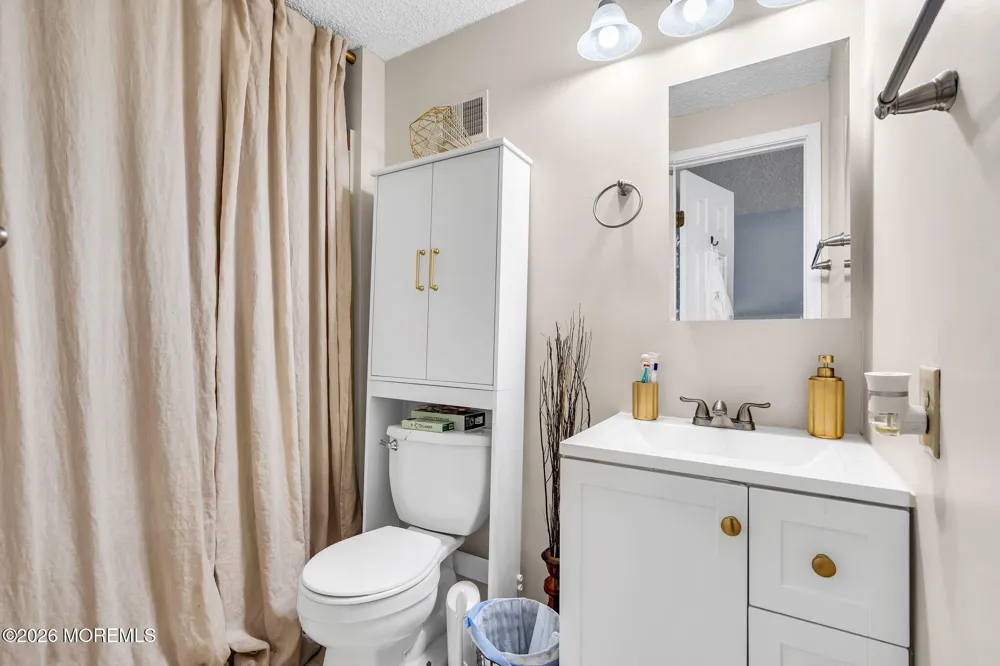 22 Compass Lane Barnegat, NJ 08005
