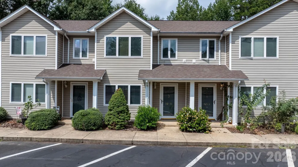 3245 White Oak Court Claremont, NC 28610