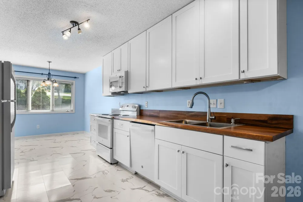 3245 White Oak Court Claremont, NC 28610