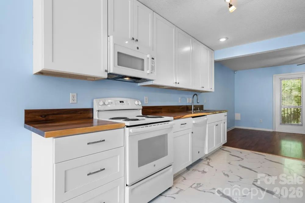 3245 White Oak Court Claremont, NC 28610