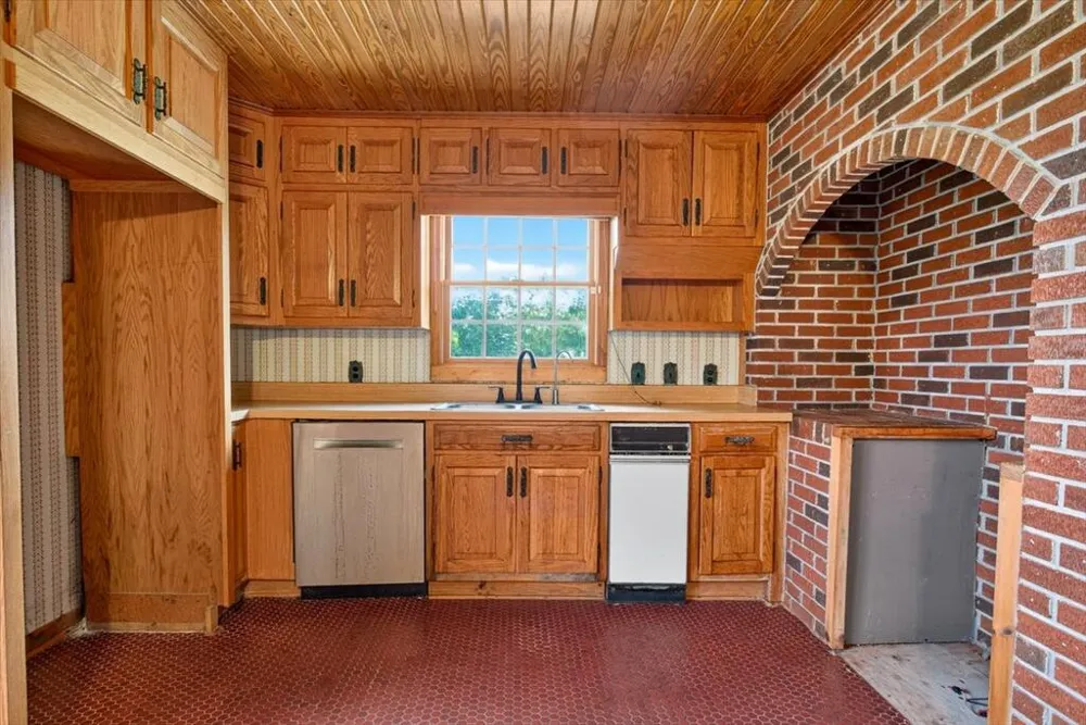 195 River Street Ellijay, GA 30540