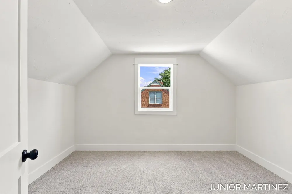 23 E 35th Street Holland City, MI 49423