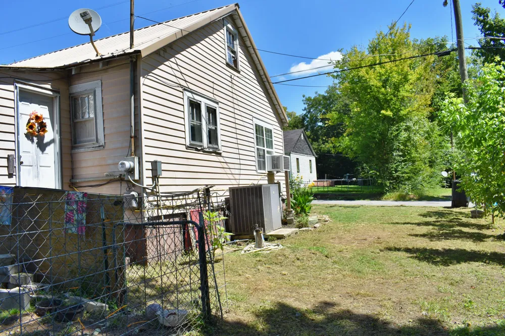 1512 Adams Street Athens, TN 37303