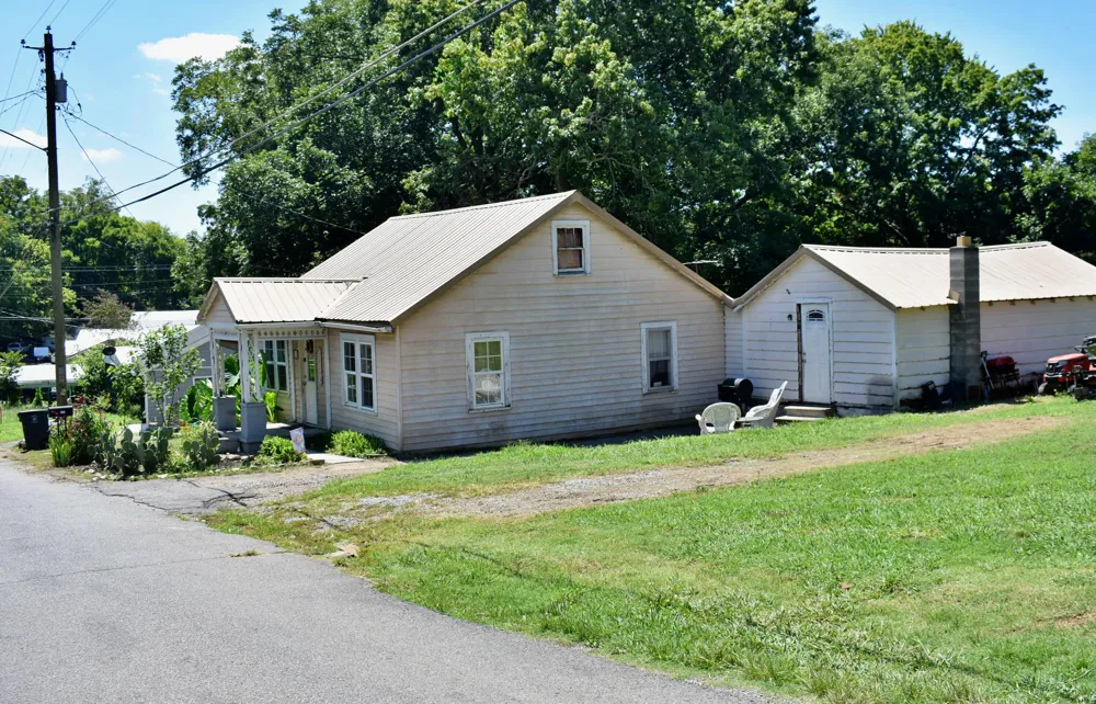 1512 Adams Street Athens, TN 37303